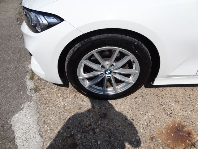 Fahrzeugabbildung BMW 318d/1.Hd/Widesreen/LED/Navi/SitzH/TopZustand