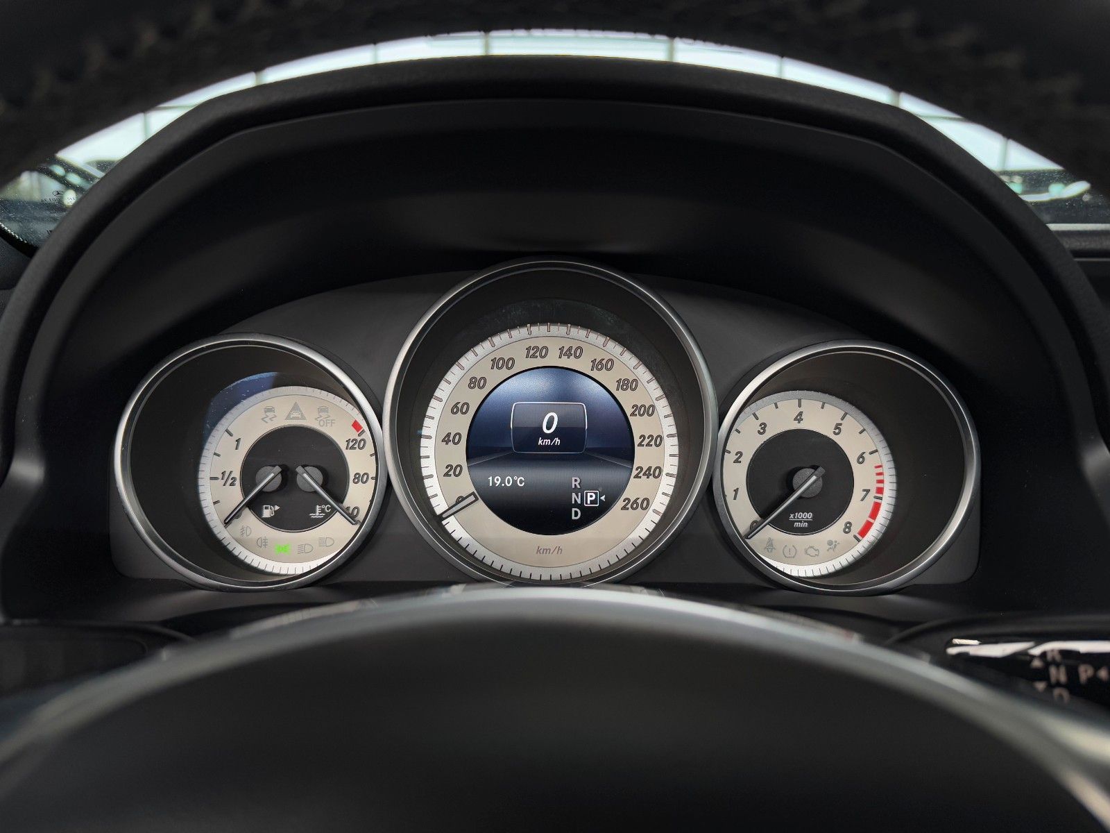 Fahrzeugabbildung Mercedes-Benz E 200 CGI Coupe Sportpaket AMG-Line Pano Leder