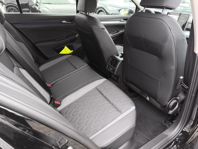 Fahrzeugabbildung Volkswagen Golf VIII 1.5 TSI Enegy LED NAVI AHK CLIMATRONIC