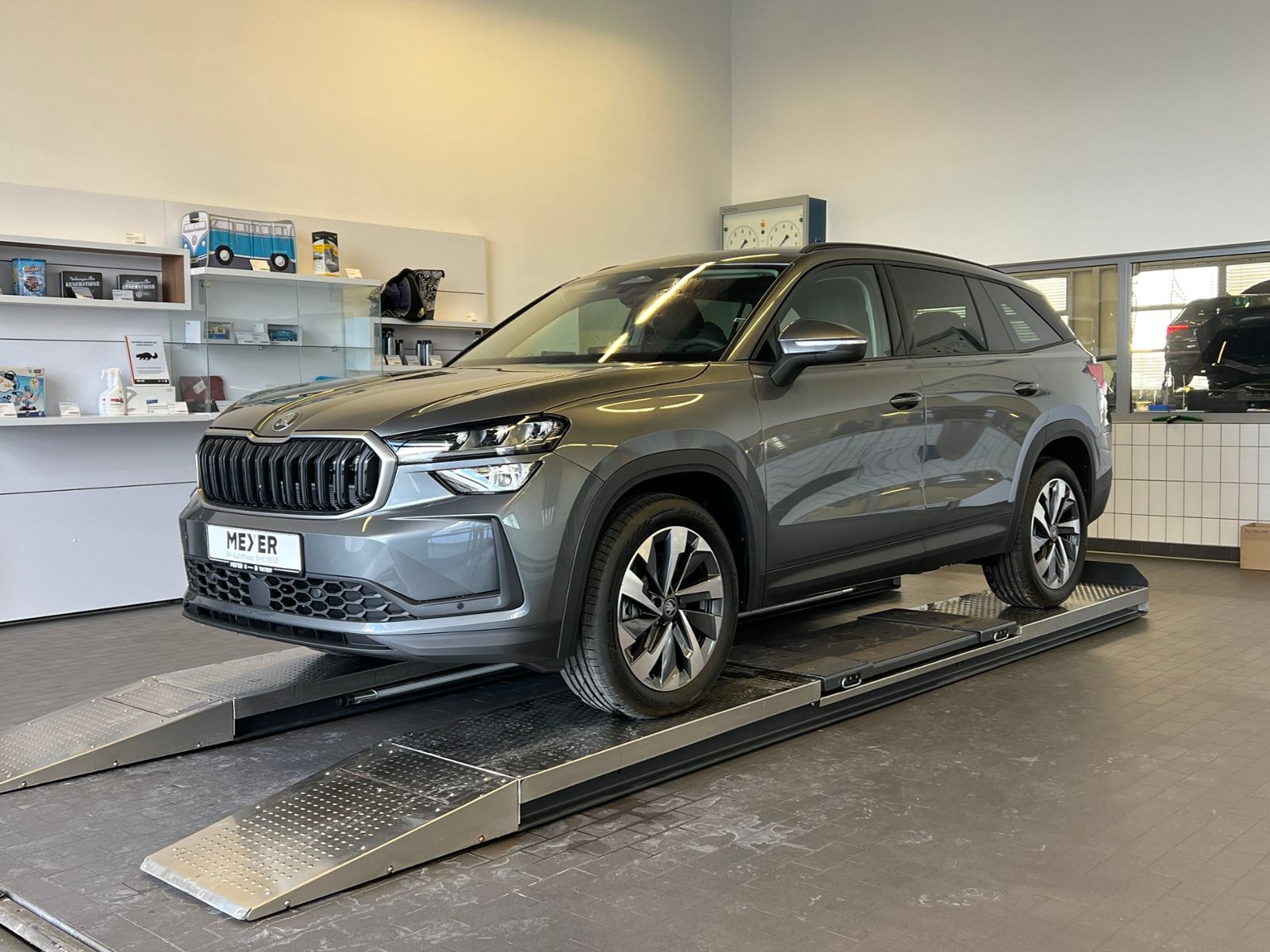 Fahrzeugabbildung SKODA Kodiaq Selection 2.0 TDI DSG *AHK,KESSY,19"-Felg