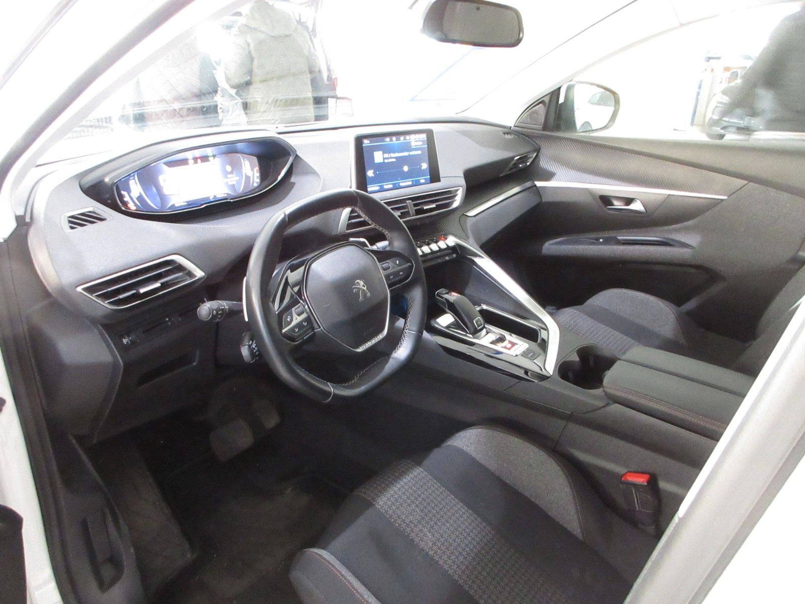 Fahrzeugabbildung Peugeot 5008 Active 1.2T NAVI/PDC/VIRTUAL/7-SITZER