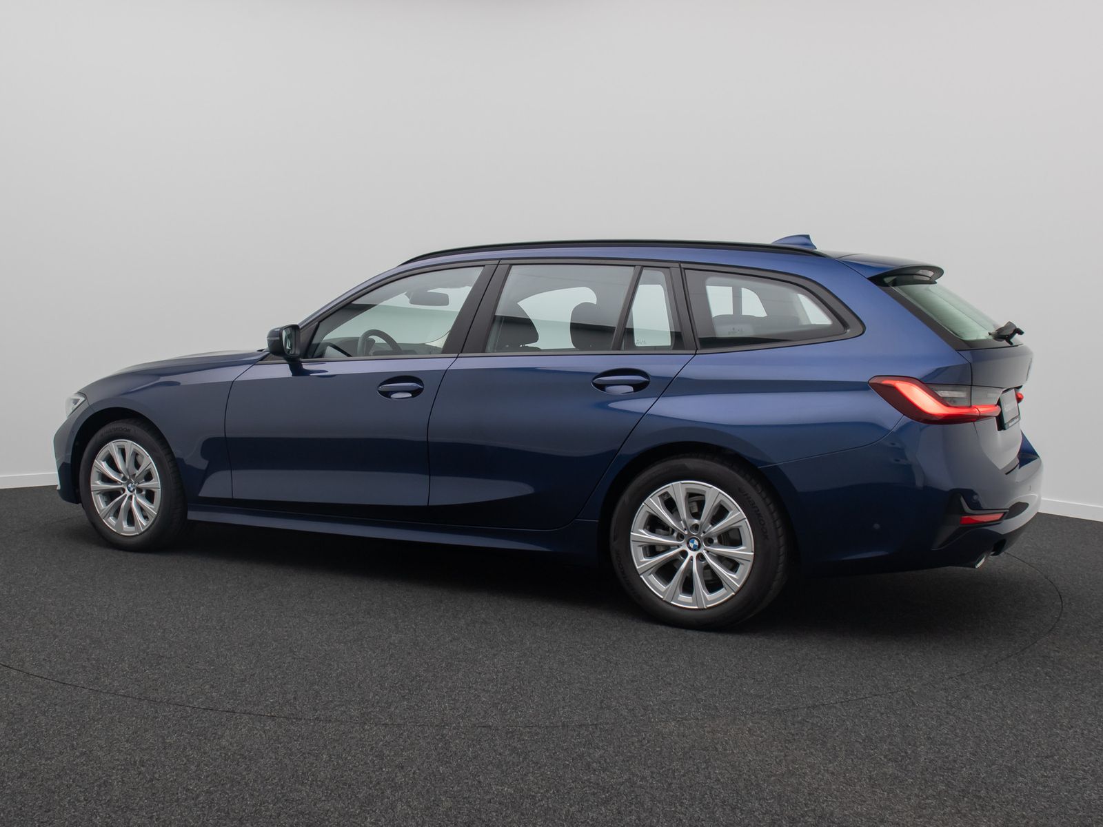 Fahrzeugabbildung BMW 320d GeschwindigReg HiFi Kamera LED CockpitPlus