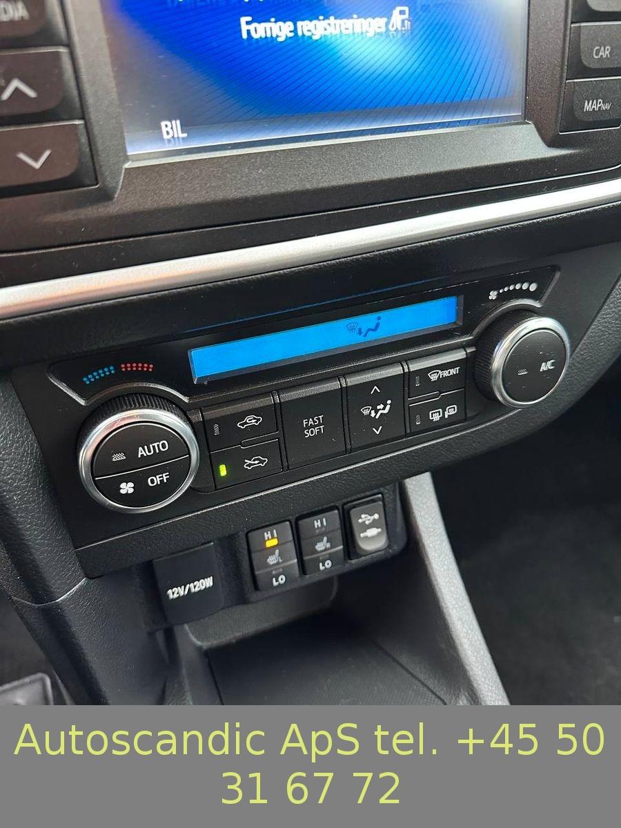 Toyota Auris 2014 — photo 25