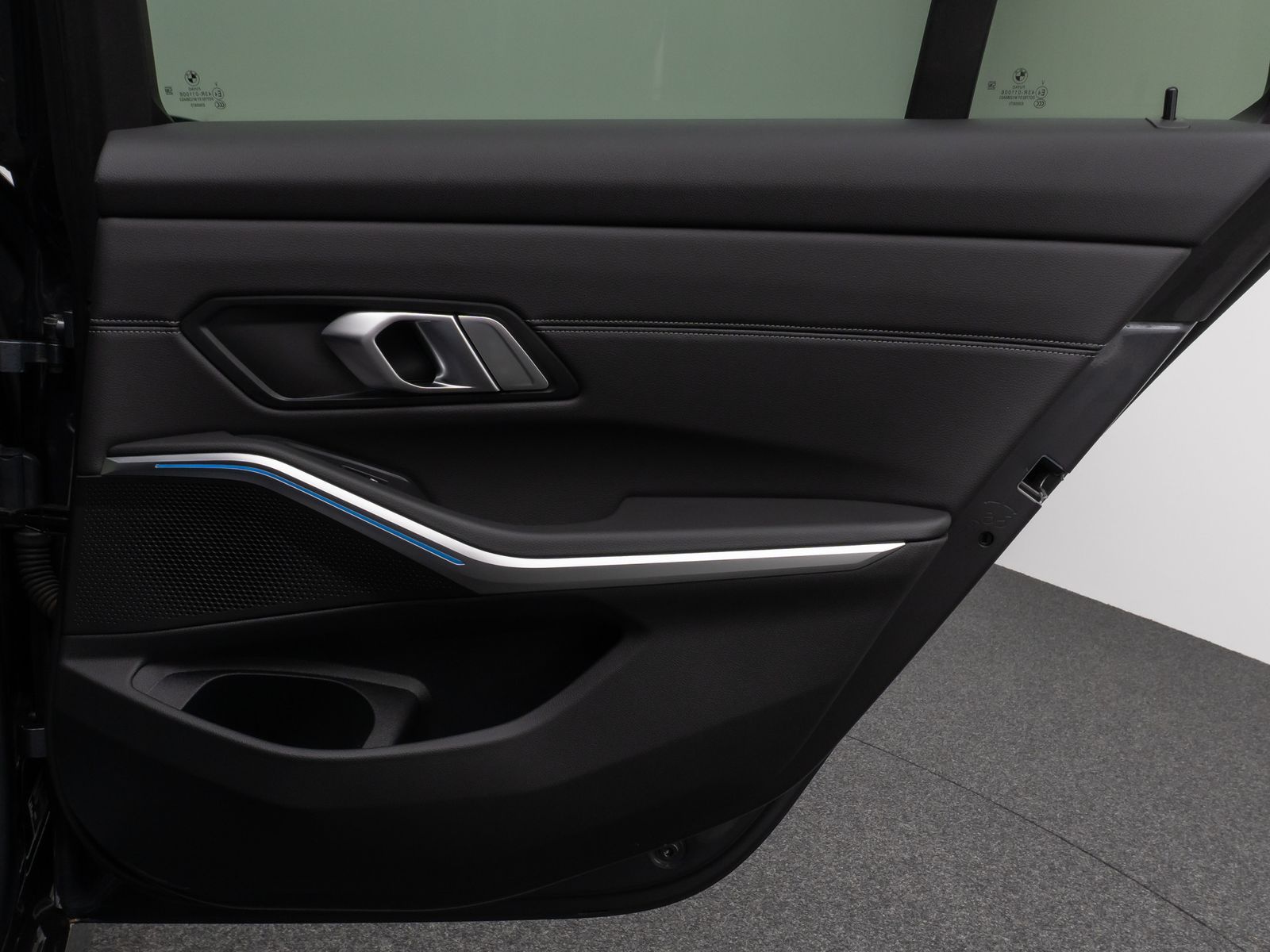 Fahrzeugabbildung BMW 330e SportLine Laser Kamera HUD DAB HiFi Komfort