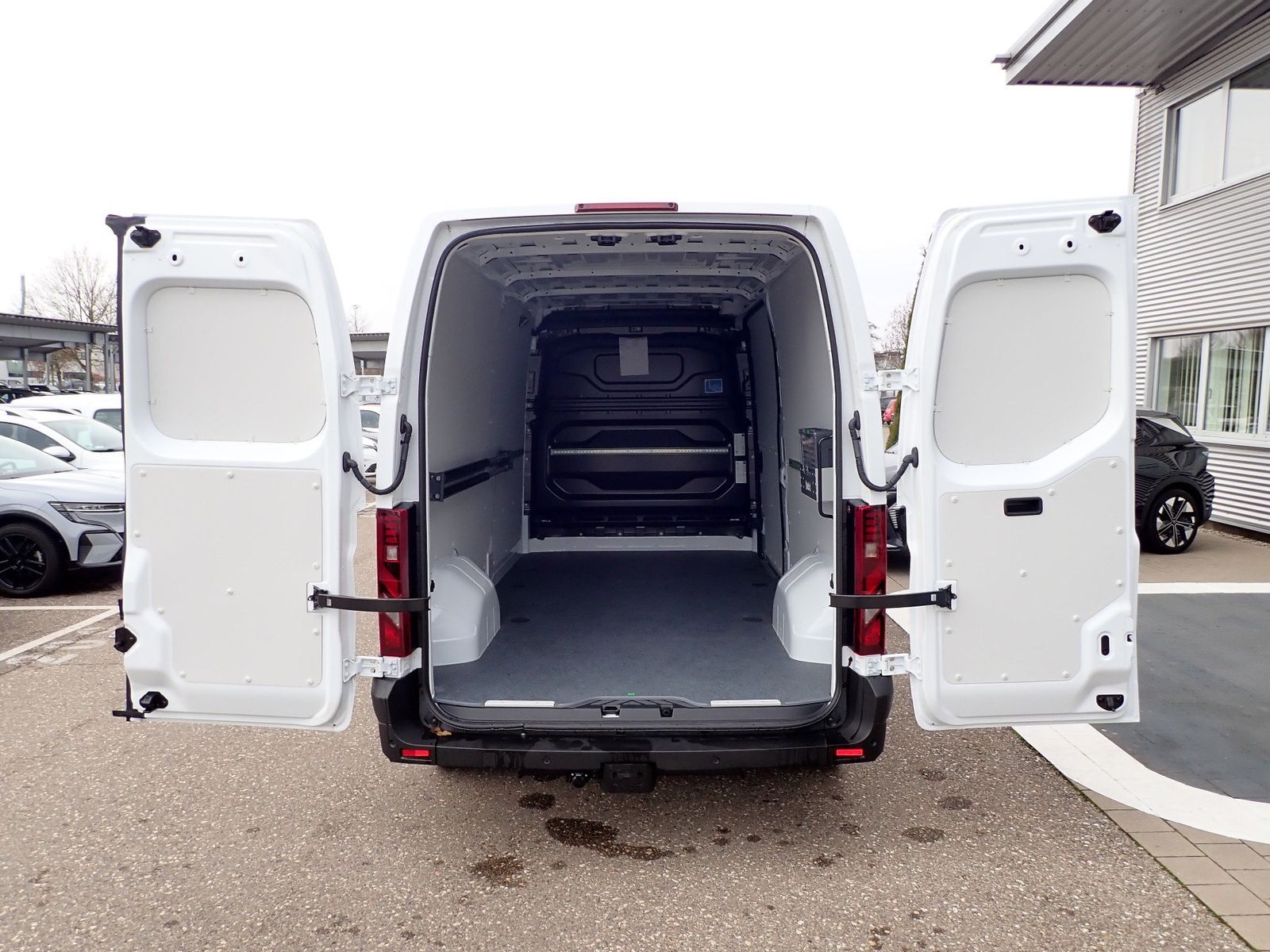 Fahrzeugabbildung Renault Master Kastenwagen FWD Kasten extra L3H2 3,5t Bl