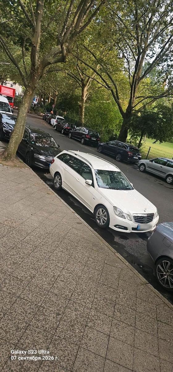 Mercedes-Benz E200 2010 — photo 13