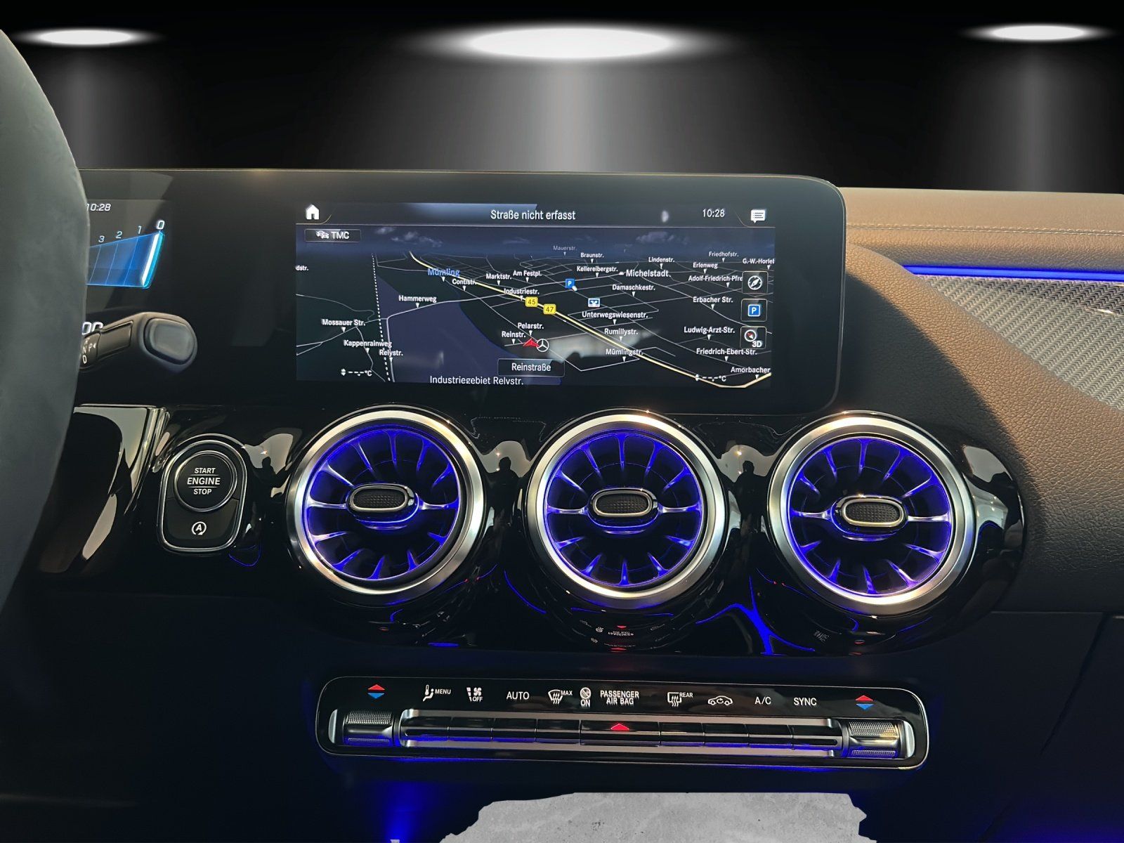 Fahrzeugabbildung Mercedes-Benz GLA 45 S AMG Perf.Sitze DISTRO Massage AERO Pano