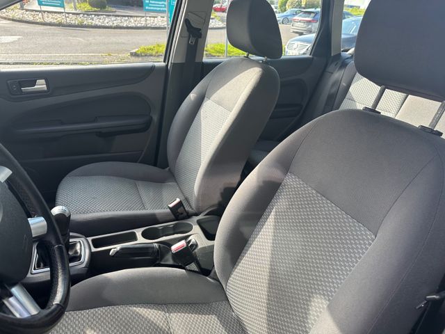 Fahrzeugabbildung Ford Focus Turnier Trend*KLIMA*8-FACH*1.HAND
