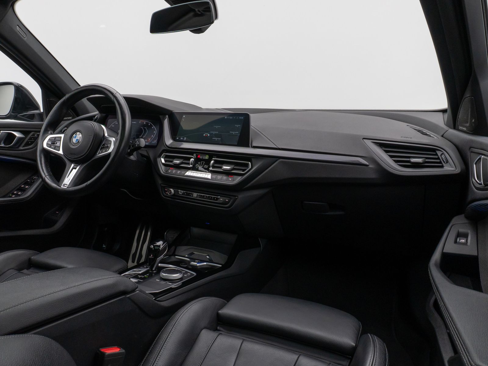 Fahrzeugabbildung BMW M135i xD Panorama Kamera HUD DAB H/K Komfort 18"