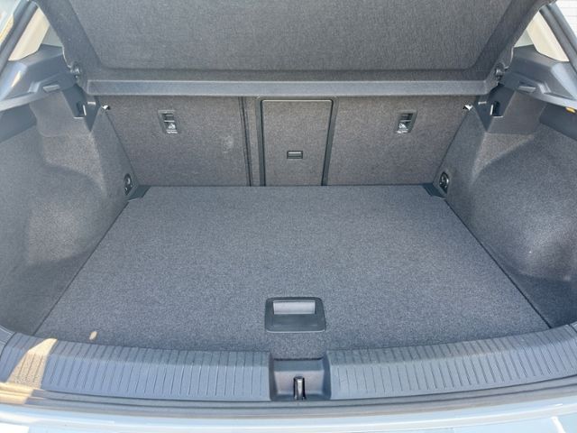 Fahrzeugabbildung Volkswagen T-Roc Style 1.5 TSI 150 PS DSG AHK SHZG LANE