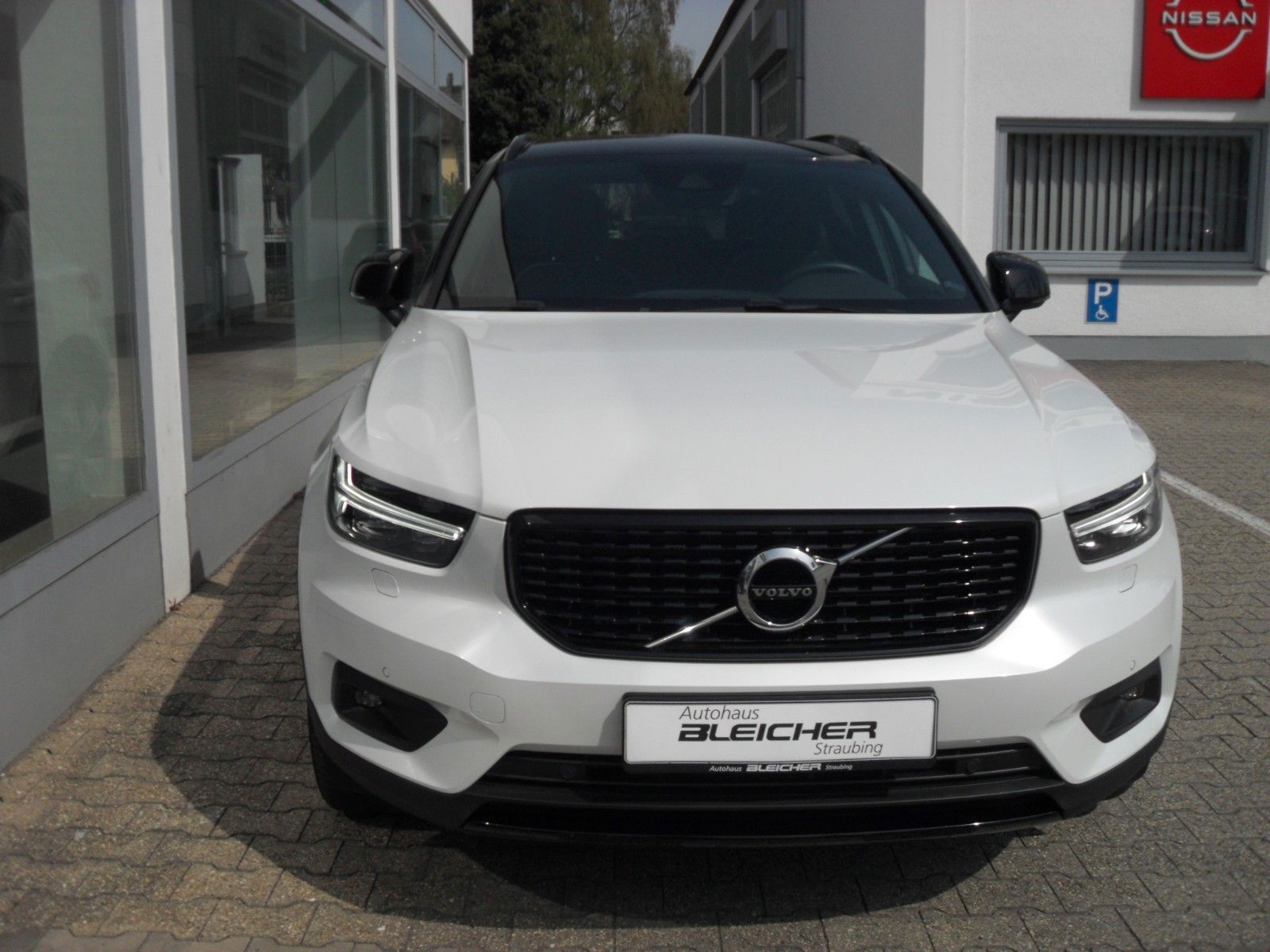 Fahrzeugabbildung Volvo XC 40 T5 R- Design Recharge Plug-In Hybrid