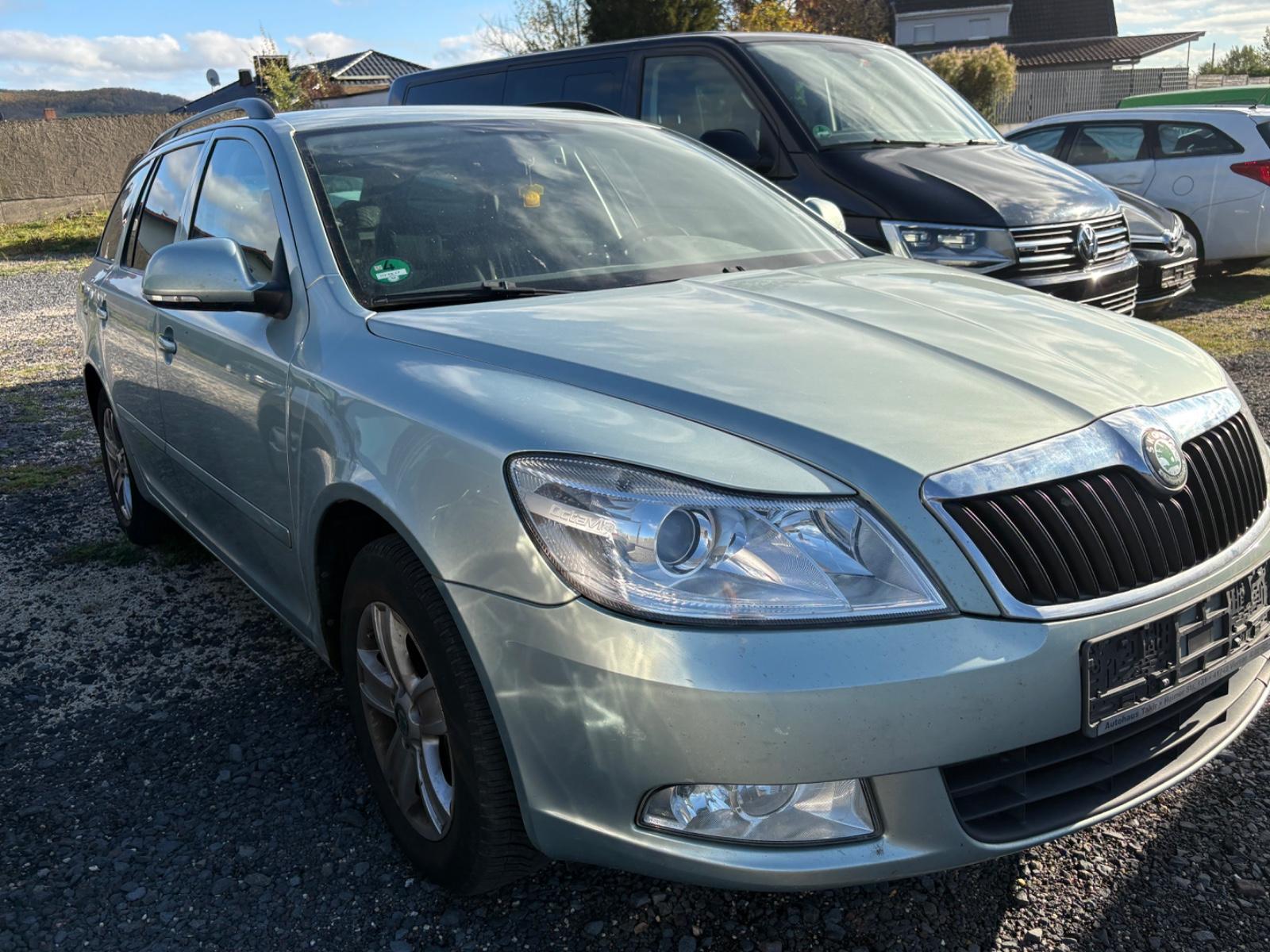 Skoda Octavia 2010 — interior