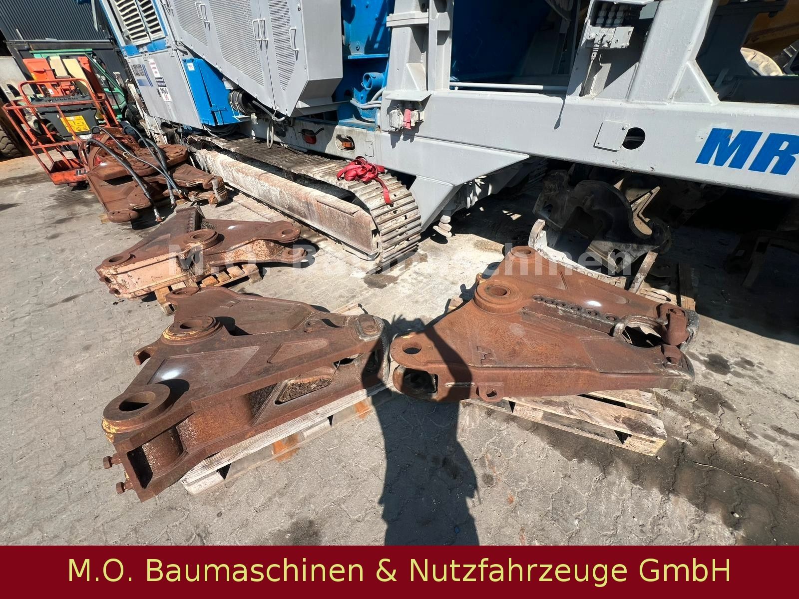 Fahrzeugabbildung Andere VT 40 mit 3 Wechselbacken/Stahl/Beton