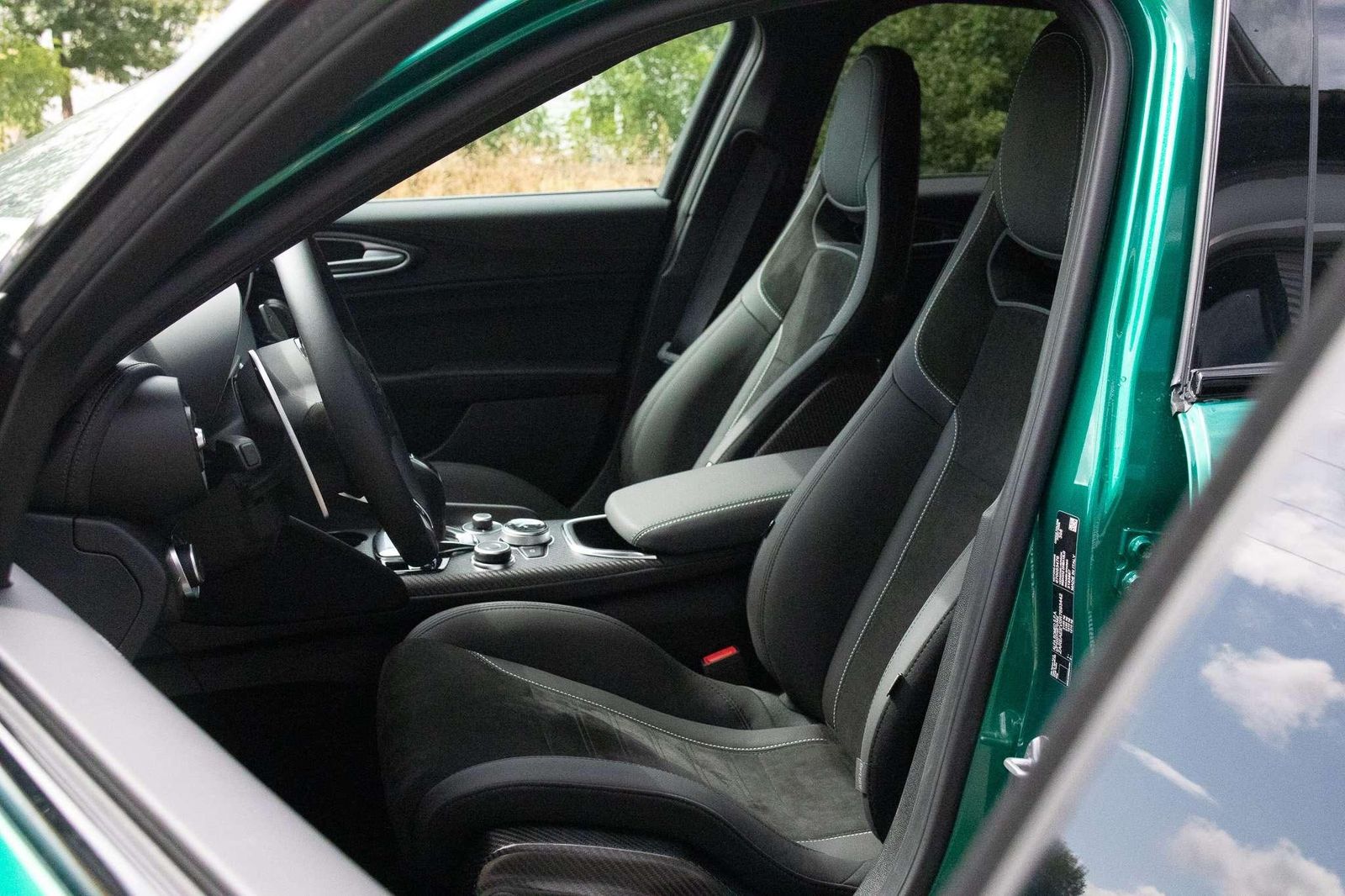 Fahrzeugabbildung Alfa Romeo Giulia Quadrifoglio 2,9l V6 vom AR Vertagshändle