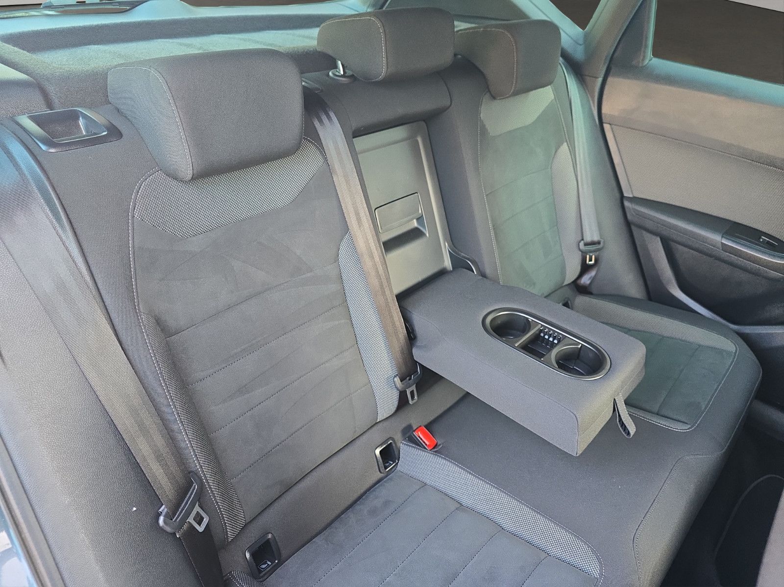 Fahrzeugabbildung SEAT Ateca Xcellence+LED+Navi+PDC+Kamera+AHK