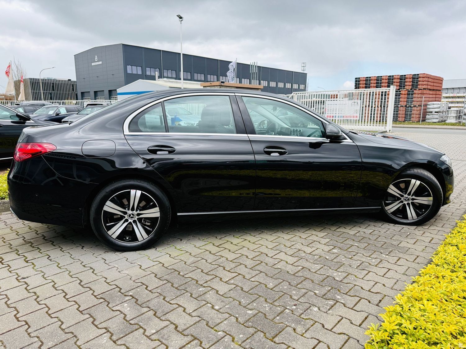 Fahrzeugabbildung Mercedes-Benz C 220 d AVANTGARDE, 360°, AHK, LED, PTS, Navi, S