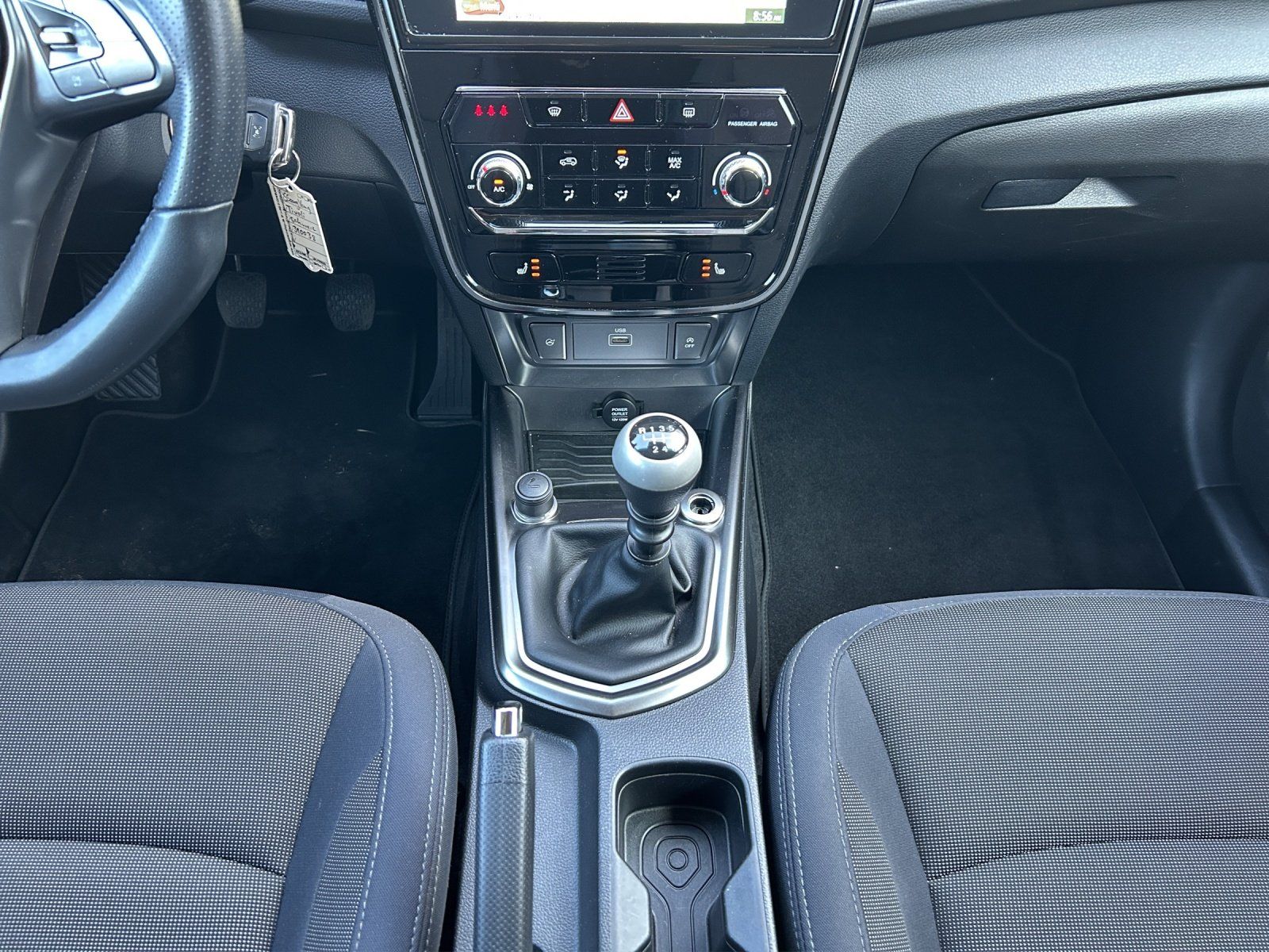 Fahrzeugabbildung Ssangyong Tivoli Quartz 1.5 T-GDI 2WD KAMERA/SHZ/NAVI/DAB/