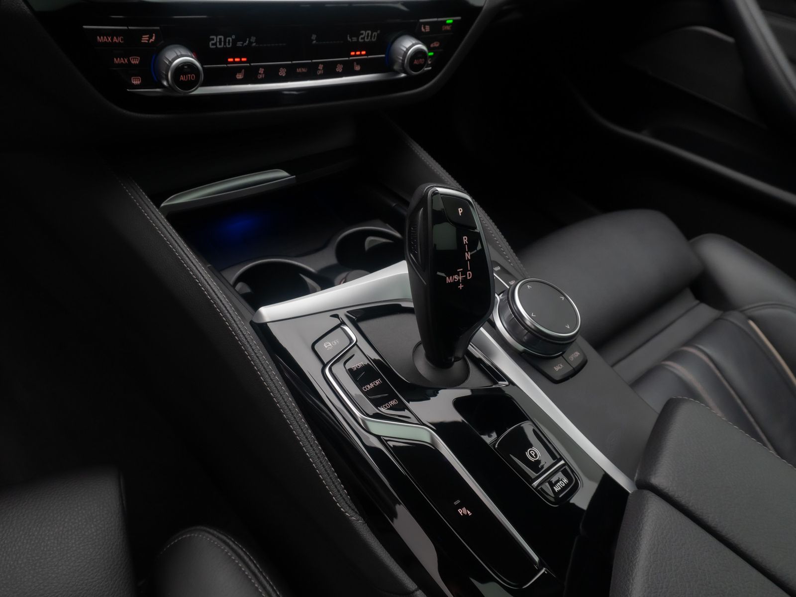 Fahrzeugabbildung BMW 530d xD Luxury Line HUD DAB AHK Panorama H/K 19"