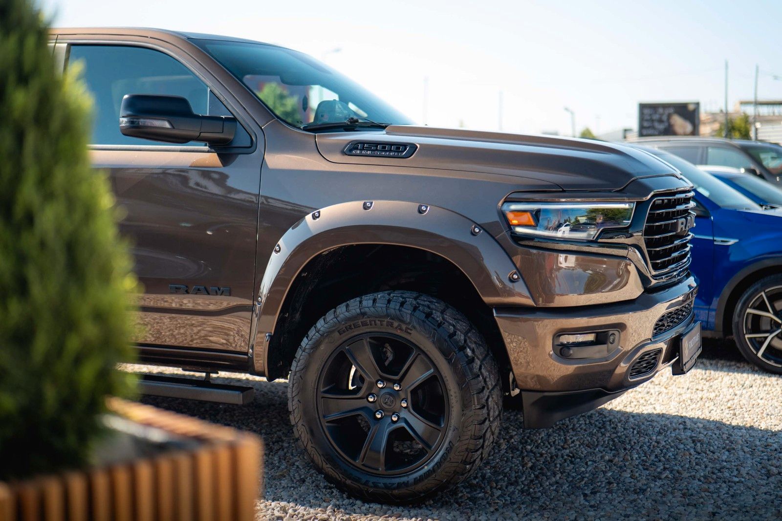 Fahrzeugabbildung Dodge RAM 5.7 V8 HEMI 4x4 OFFROAD Night Limited 19%