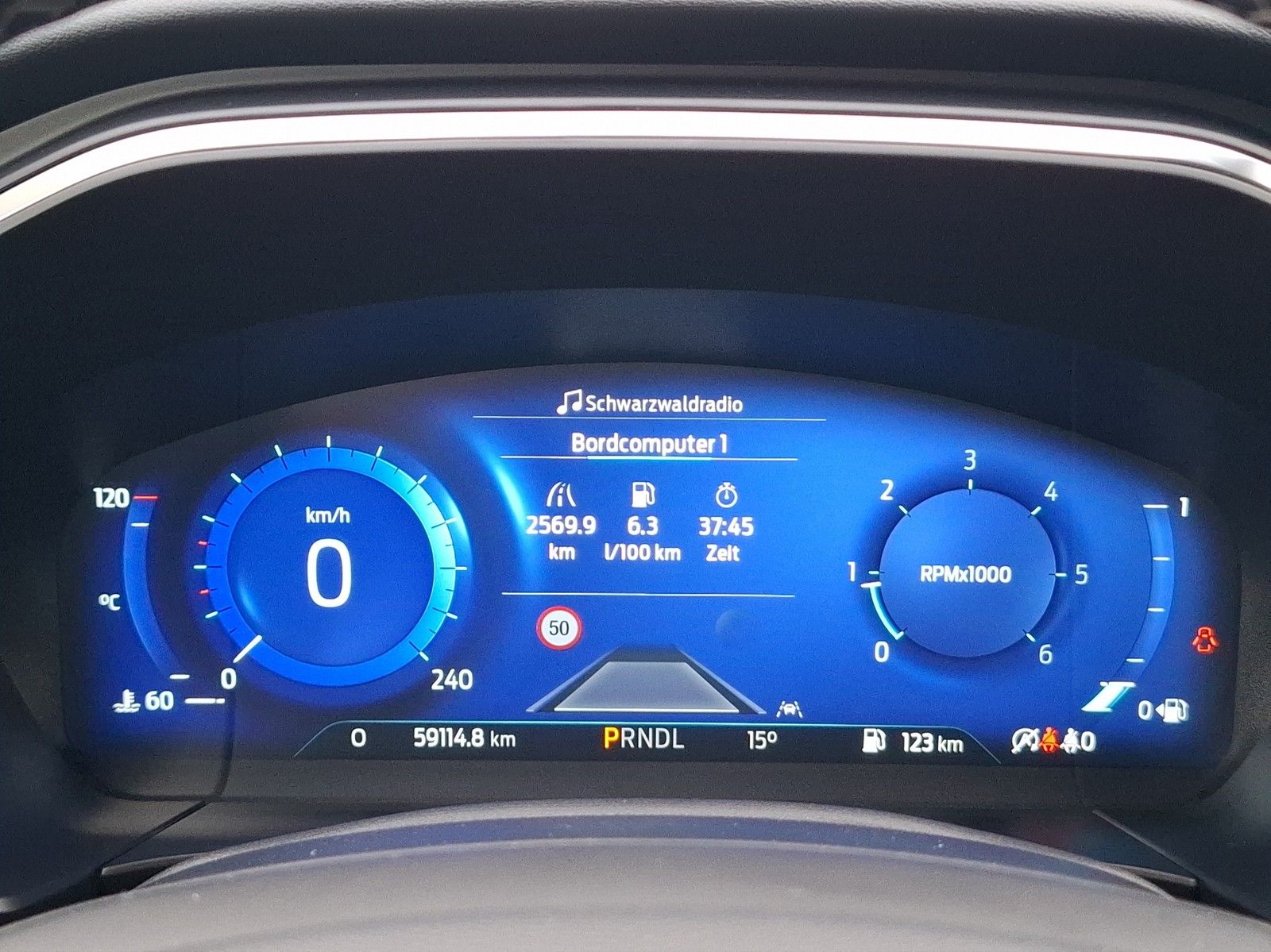 FORD Kuga 2.0 TDCi Vignale AWD / AUTOMATIK / AHK / ST - Image 12