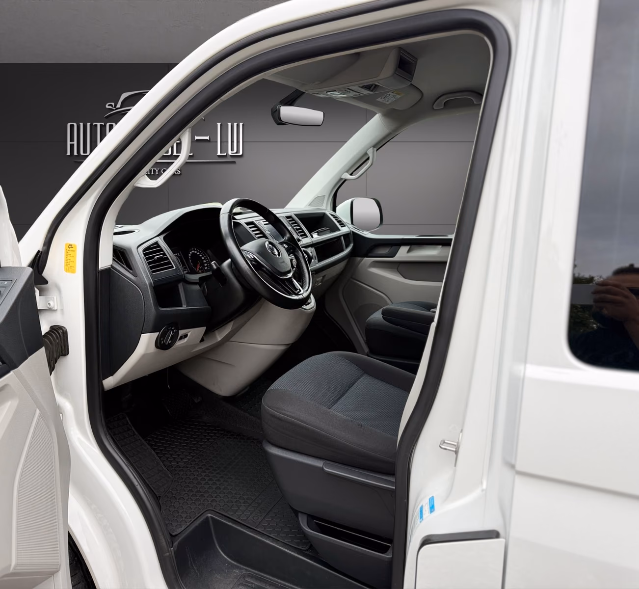 Volkswagen T6 Kombi 4Motion /LED/SHZ/AHK/STHZ/NAVI