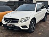 Mercedes-Benz GLC 250 4Matic AMG DISTR ILS PANO COMAND STDHZG - weiße Mercedes-Benz GLC 250