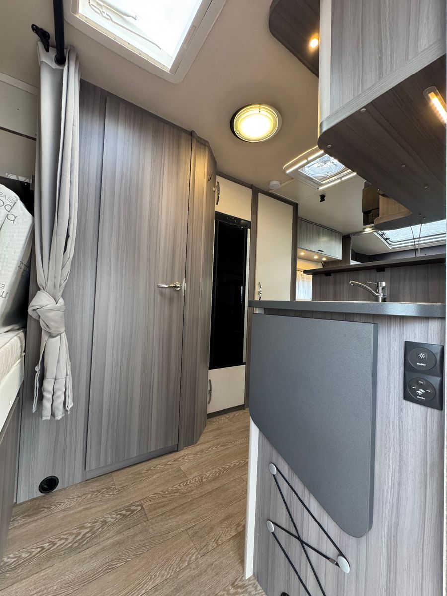 Fahrzeugabbildung Hobby T 65 HKM OPTIMA ON TOUR IC-LINE MAXXAIR BEARLOCK