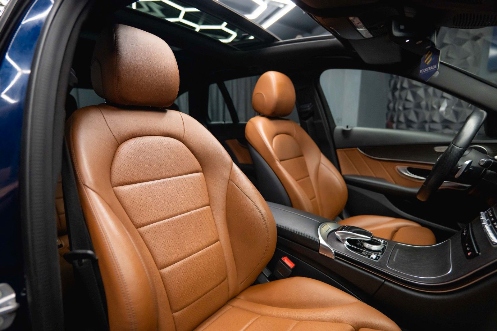Fahrzeugabbildung Mercedes-Benz C 300 AMG | ACC | Pano | Mulitbeam | Widescreen