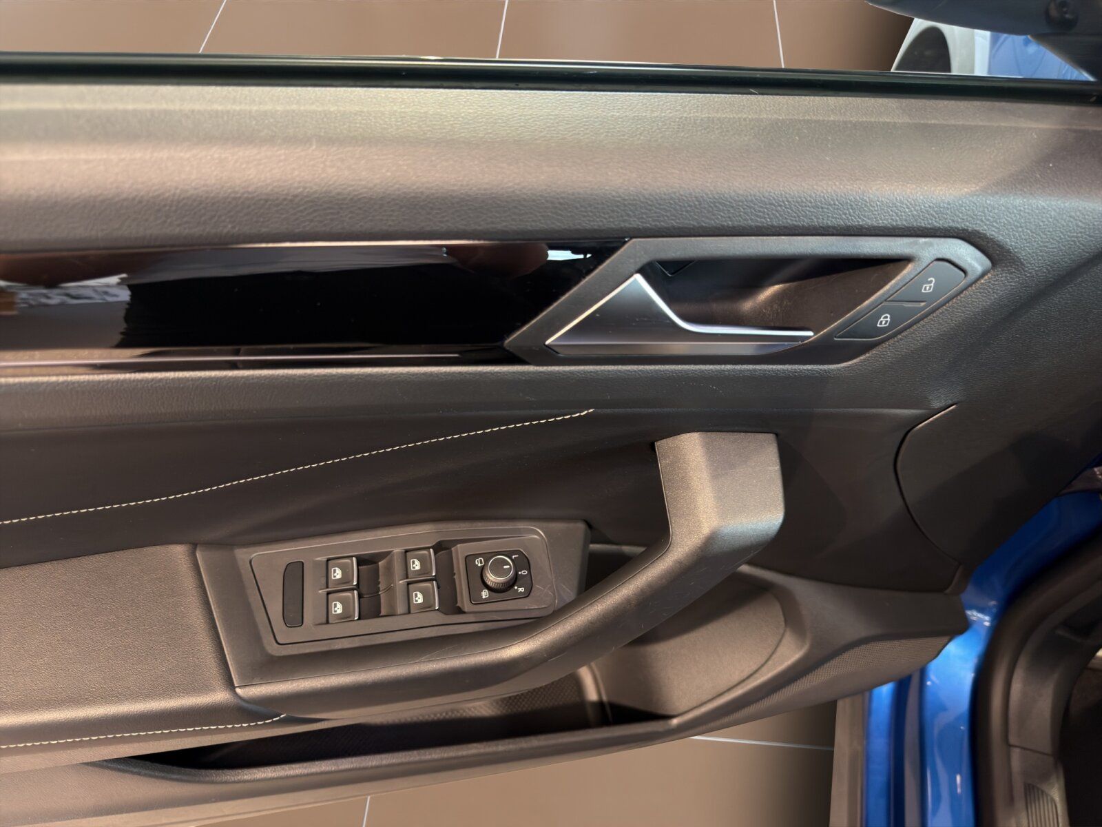 Fahrzeugabbildung Volkswagen T-Roc Cabriolet 1.5 TSI DSG R-Line ACC APP