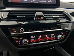 BMW 520d TOURING xDrive M PAKET /89tKM / 2023/ 1.H BMW 520d TOURING xDrive M PAKET /89tKM / 2023/ 1.H