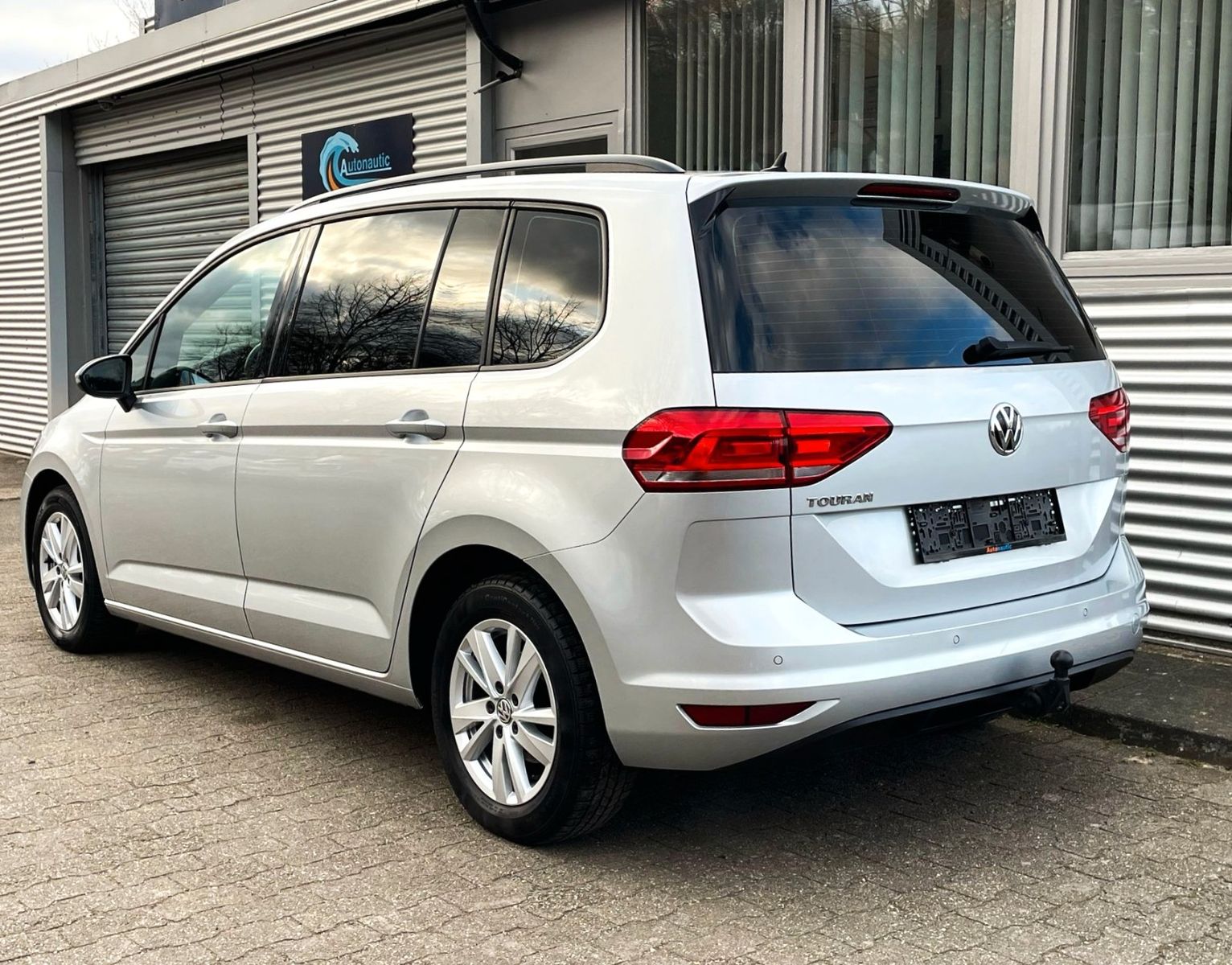 Fahrzeugabbildung Volkswagen Touran 1.5 TSI DSG  NAVI ACC 7-SITZE GANZJ. RFN.
