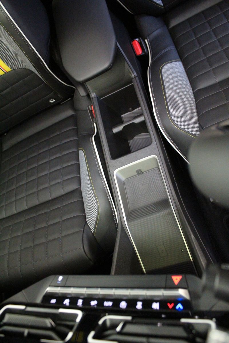 Fahrzeugabbildung Renault R 4 150 Comfort Range Iconic *Vollausstattung*