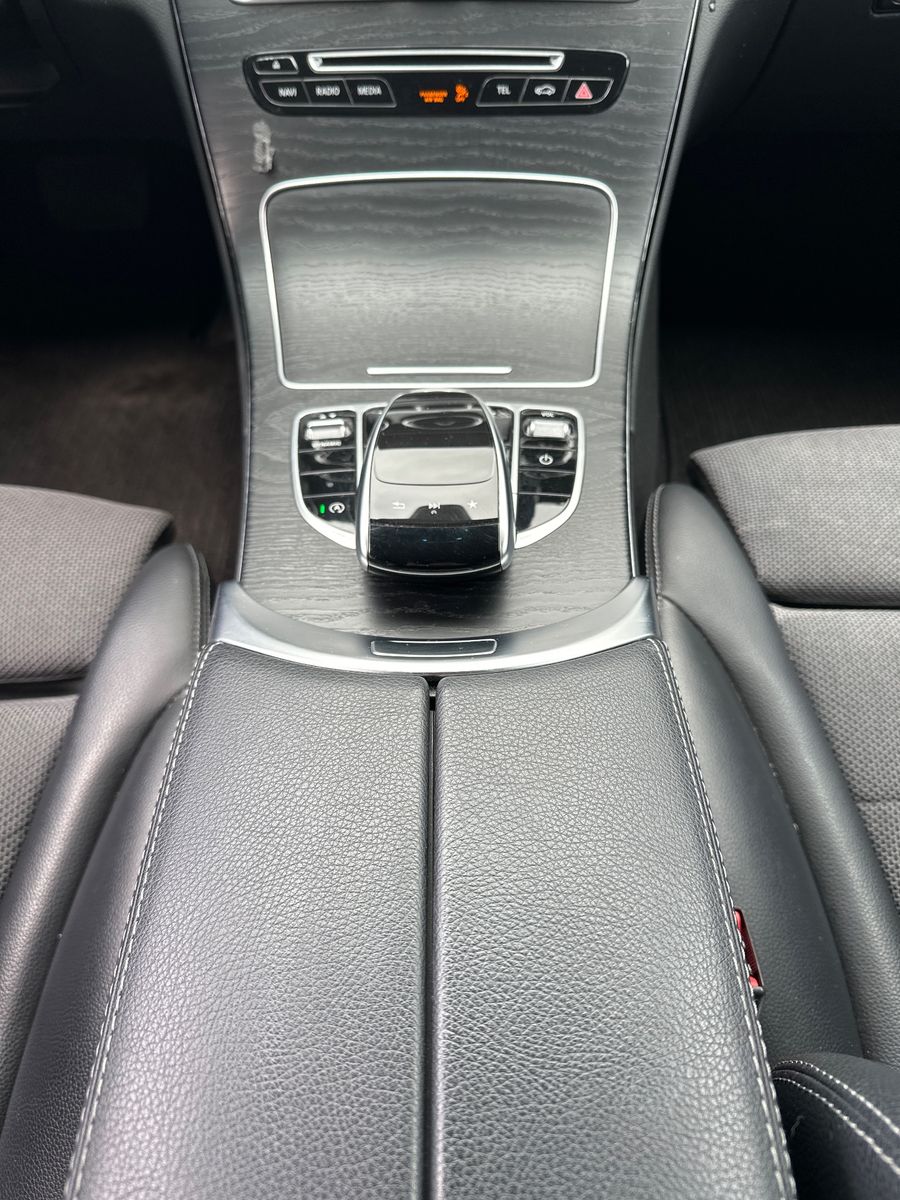 Fahrzeugabbildung Mercedes-Benz C 220 d Limousine AMG-Line NAV+LED+ACC+18ZOLL
