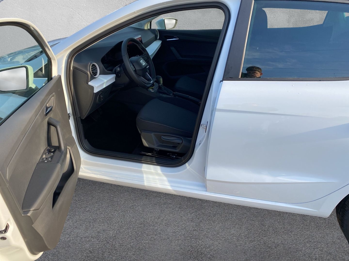 Fahrzeugabbildung SEAT Ibiza Style Road Ed. *SHZ*NAVI*PDC*CAM*Full-Link