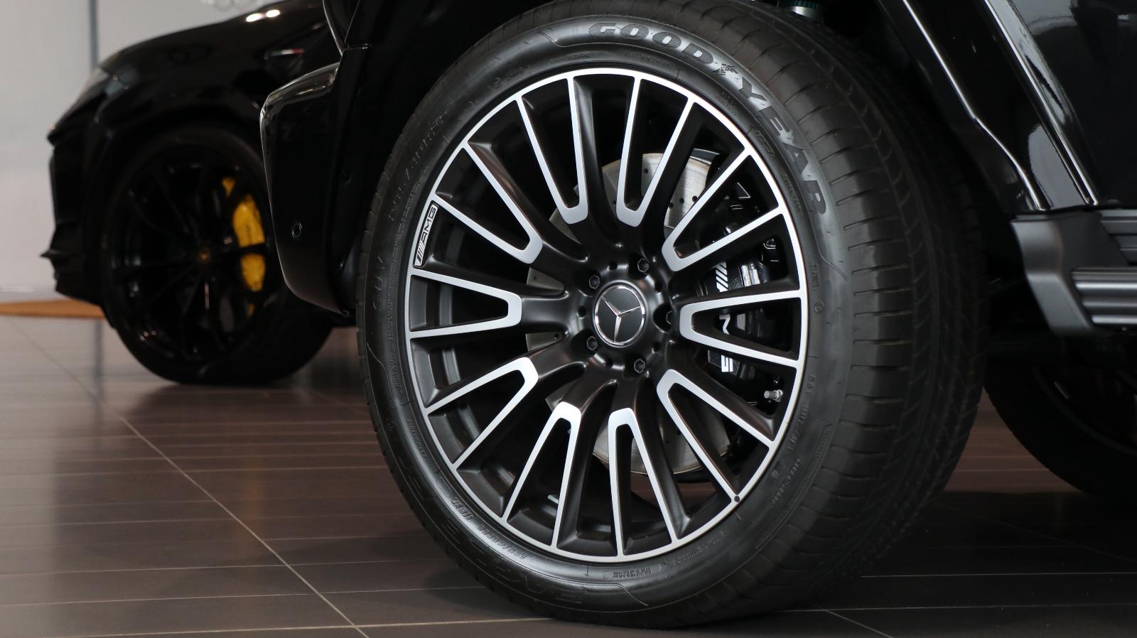 showroom-image-bottom