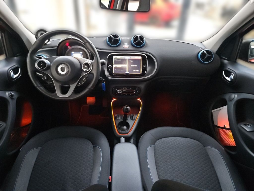 Fahrzeugabbildung Smart EQ forfour Pano LED LM Sitzhzg. DAB Navi Kamera