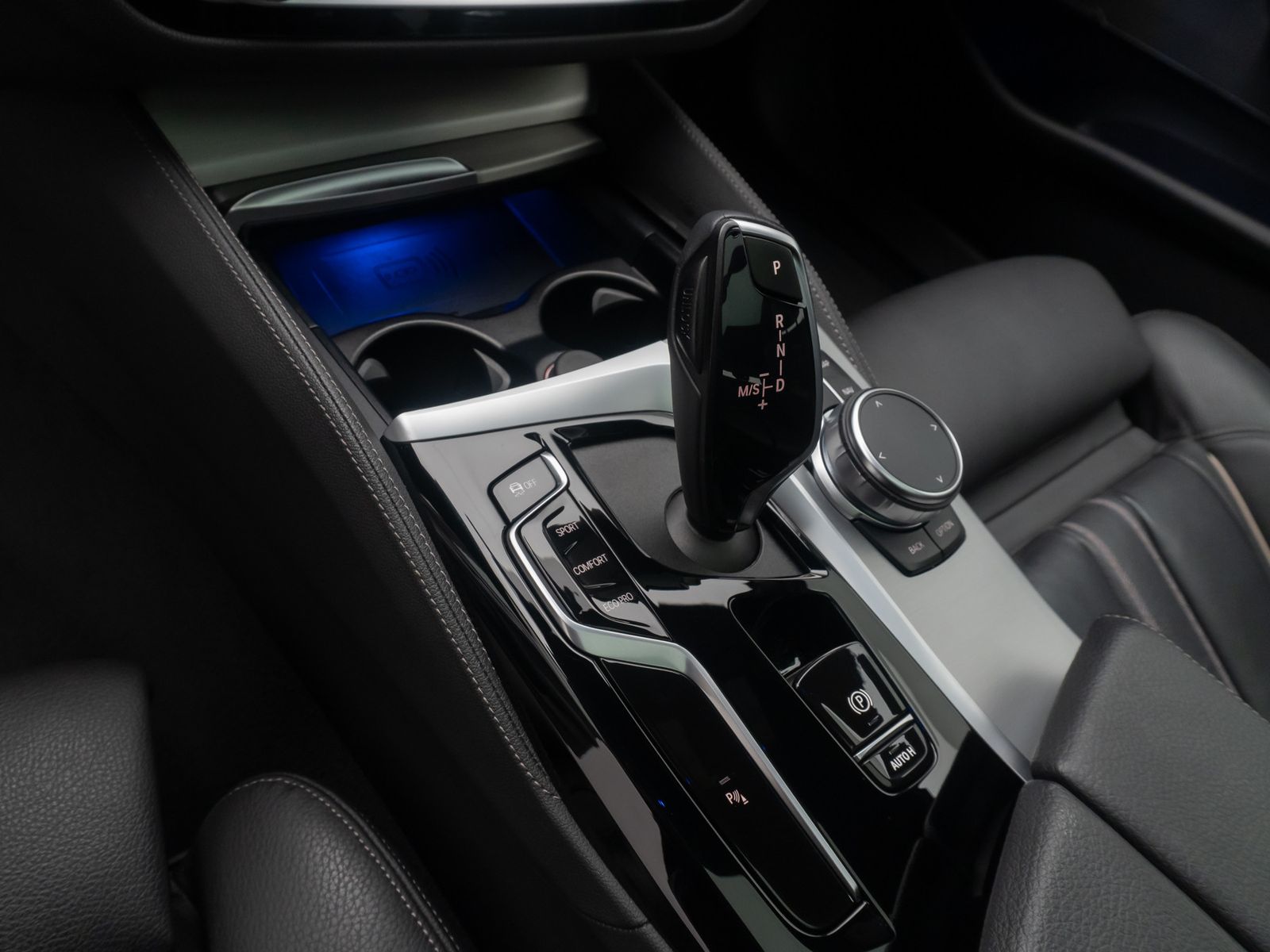 Fahrzeugabbildung BMW 540i xD LuxuryLine Panorama H/K DAB HUD Laser19"