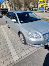 Toyota Avensis - Toyota Avensis aus 2005: Kombi