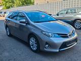 Toyota Auris Executive 2,0-l-D-4D