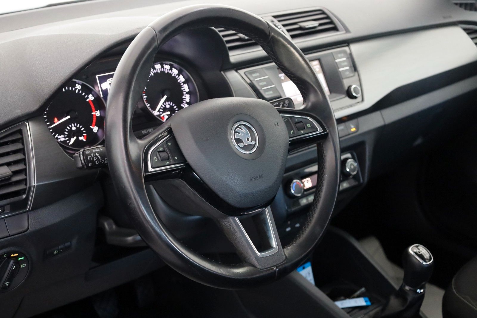 Fahrzeugabbildung SKODA Fabia Combi Style SH,PDC,8-fach bereift!