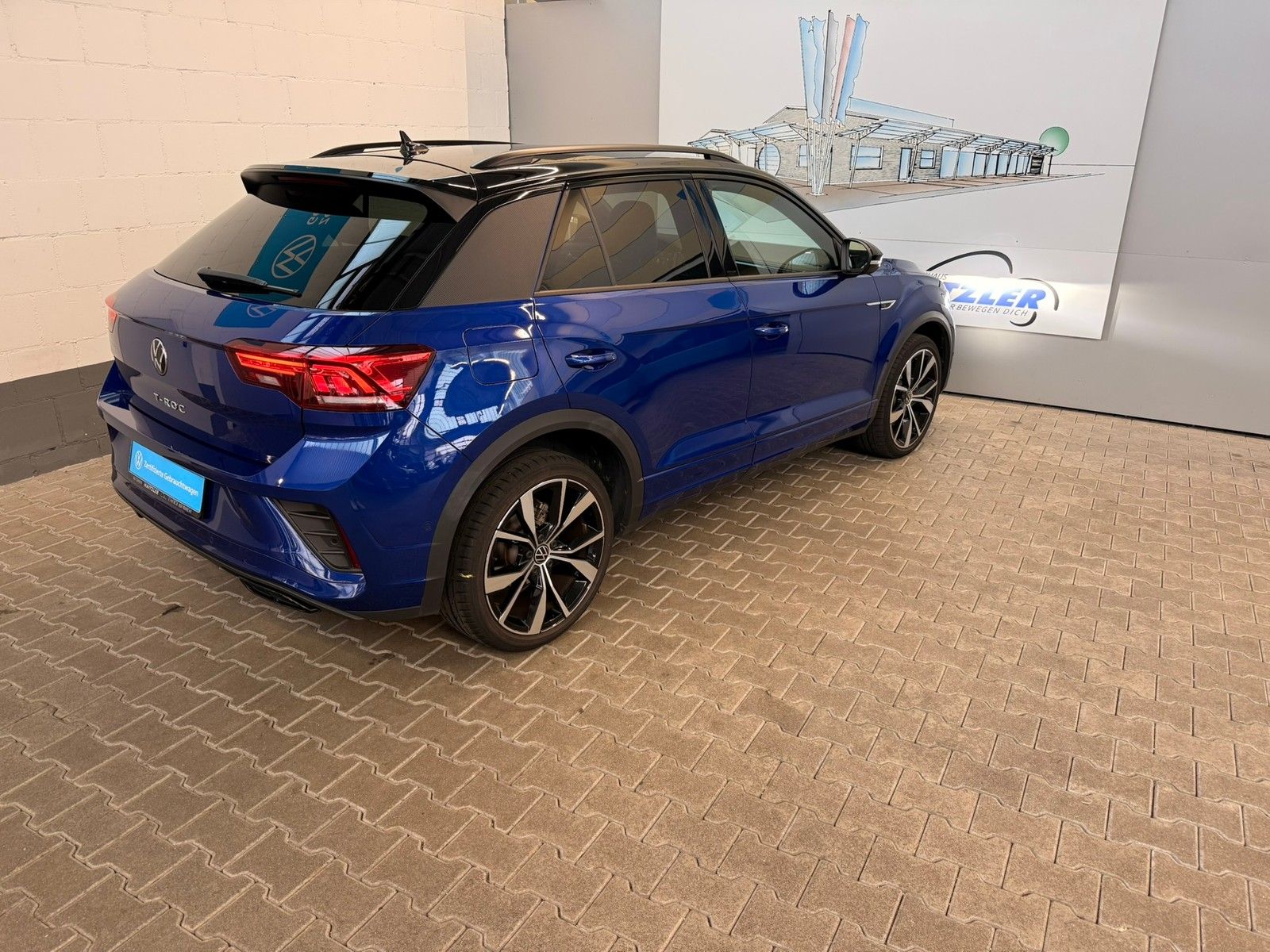 Fahrzeugabbildung Volkswagen T-Roc R-Line 1.5TSI DSG + Black Style + AHK + Ka