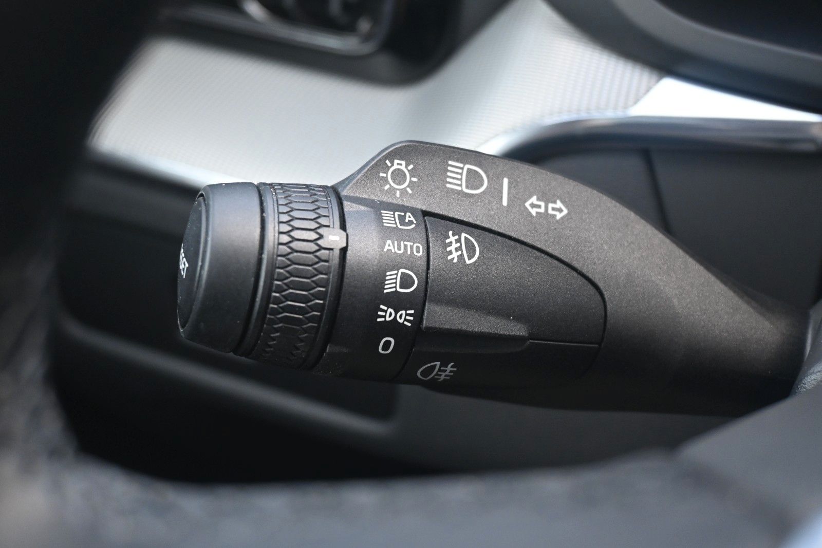 Fahrzeugabbildung Volvo XC60 B5 AWD Plus Dark*LED*PANO*360*H&K*BLIS
