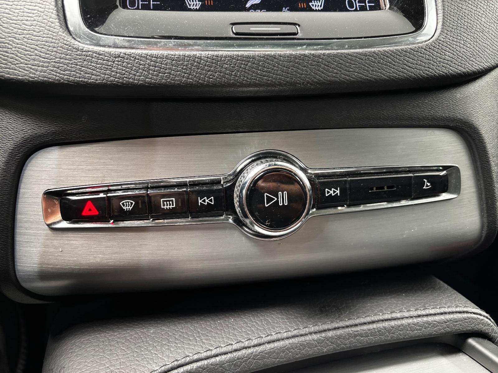 Volvo XC90 Momentum Pro AWD CAM 7-STZ PANO ACC HARMAN/