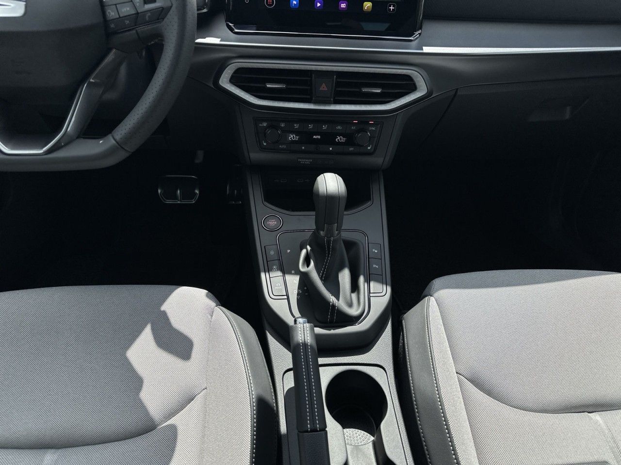Fahrzeugabbildung SEAT Arona FR Black Edition 1.5 TSI 150 PS DSG - mit KI generiert/bearbeitet
