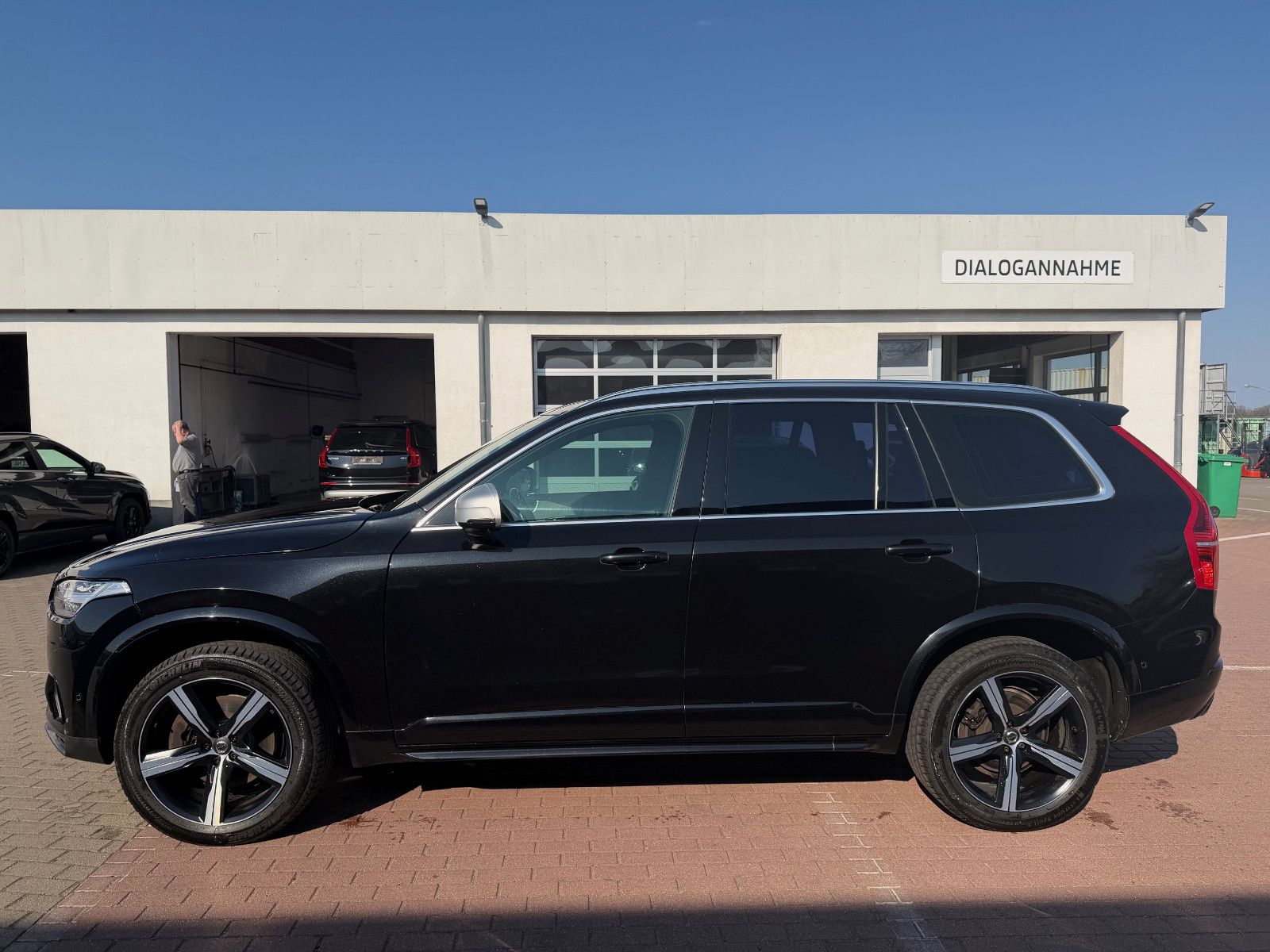 Fahrzeugabbildung Volvo XC90 D5 R Design AWD*LUFT*PANO*STHZ*7Si*MIETKAUF