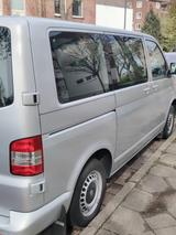 Volkswagen T5 Caravelle - silberne Volkswagen T5 Caravelle