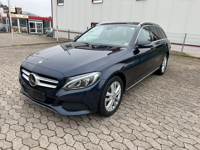 Mercedes-Benz C250 4M ACC + AUT 7G + KEYLESS + XENON