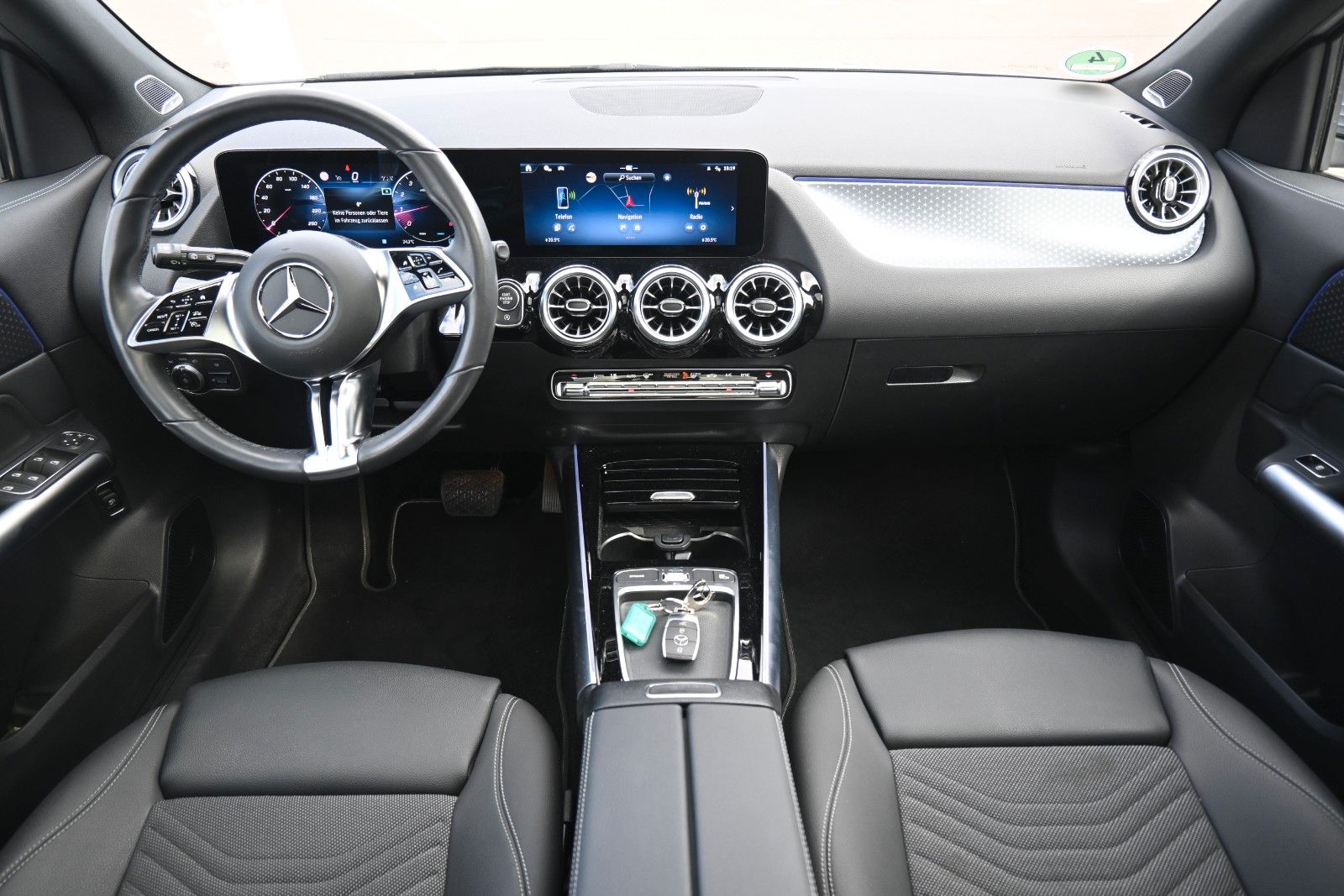 Fahrzeugabbildung Mercedes-Benz GLA 200 DKG Progressive*PANO*CAM*Totw.*AHK