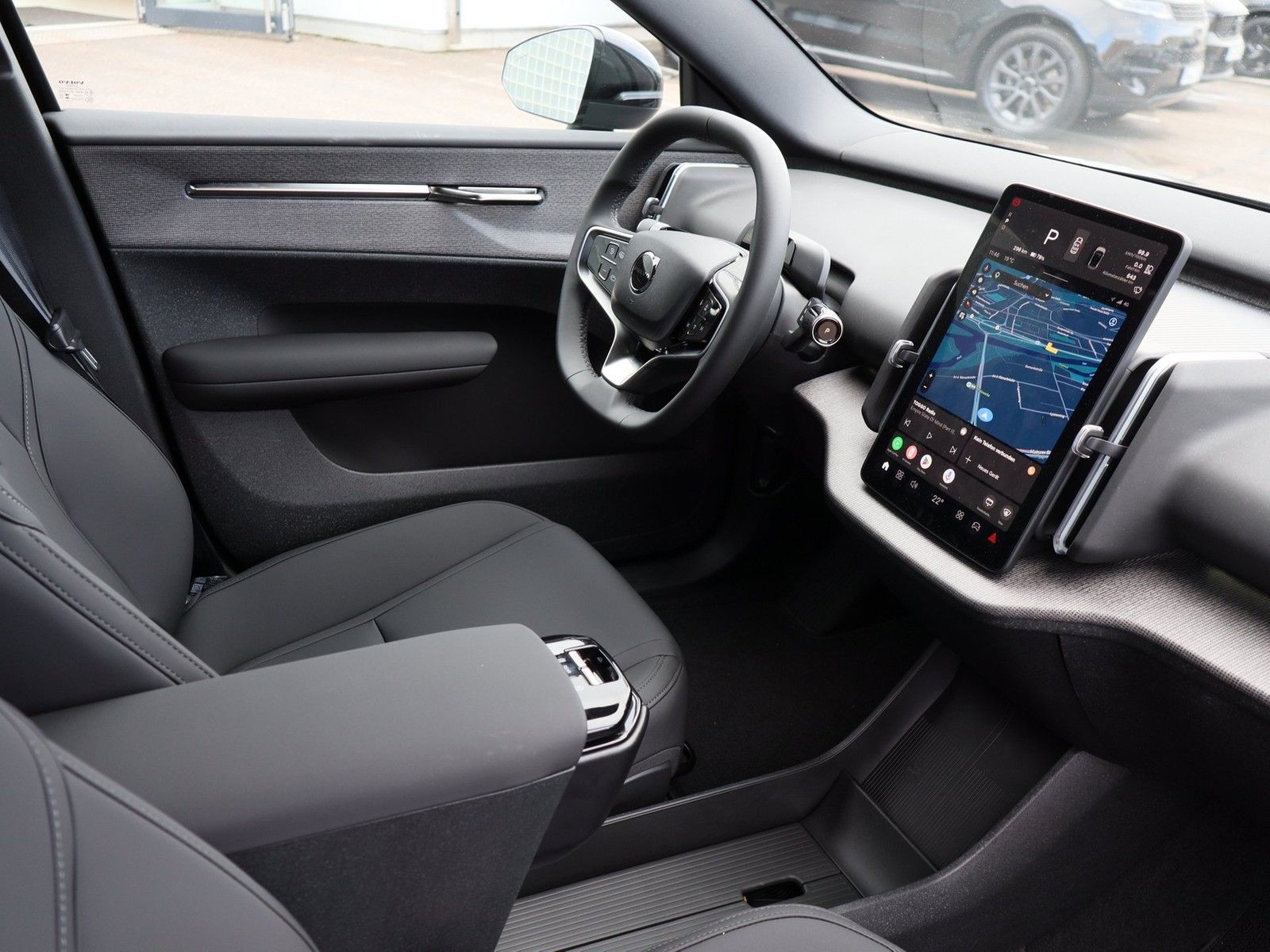 Volvo EX30 Plus Black Edition P5 Long Übernahme ab Jan imagem 3