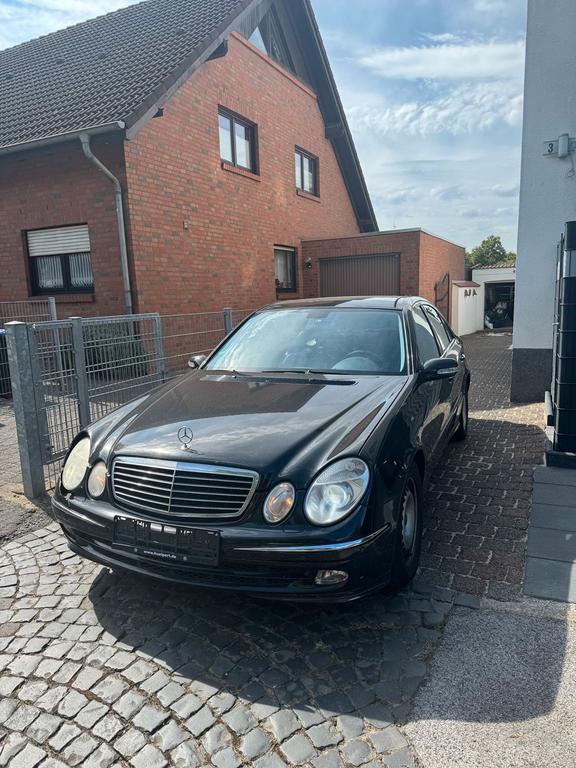 Mercedes-Benz E 320